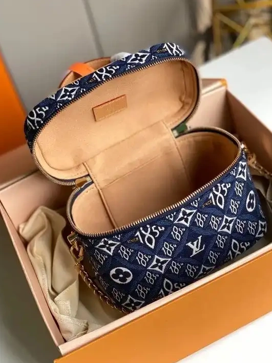 Repladies offers premium fake Louis bags at unbeatable prices. Our products are cheap because we focus on direct sales VANITY PM VUITTON LOUIS 1854 SINCE 0324
